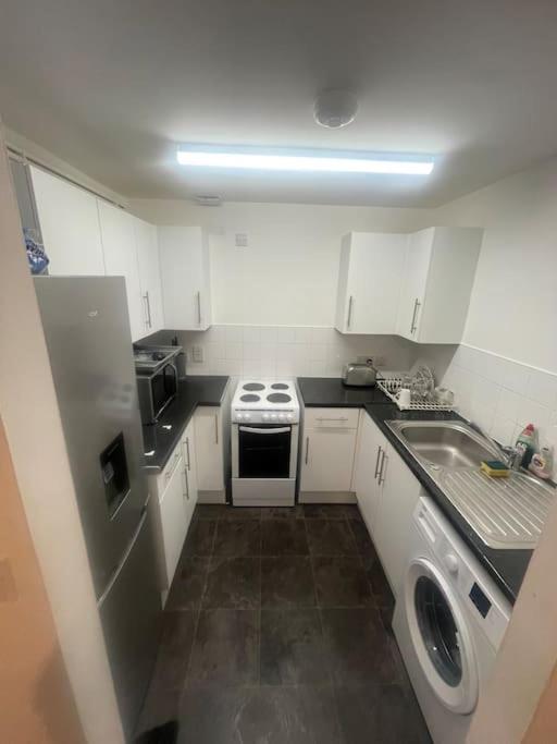 Lovely Spacious Entire 1 Bedroom Apartment - New Management London Ngoại thất bức ảnh