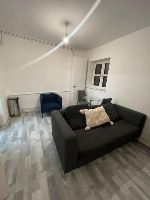 Lovely Spacious Entire 1 Bedroom Apartment - New Management London Ngoại thất bức ảnh
