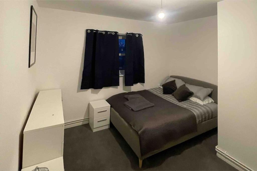 Lovely Spacious Entire 1 Bedroom Apartment - New Management London Ngoại thất bức ảnh